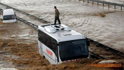 Изрображение 'Мощные ливни в Турции топят города и вызывают оползни (видео)'