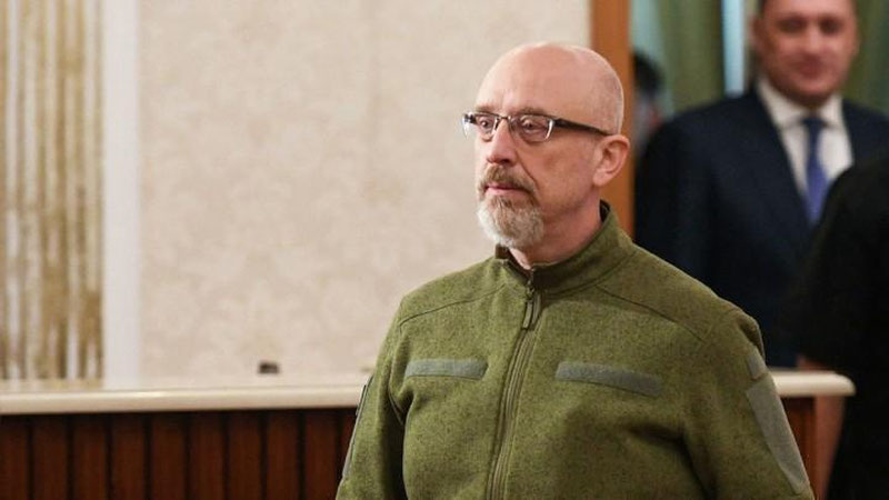 'Зеленский Украина мудофаа вазири истеъфога чиққанини эълон қилди'ning rasmi