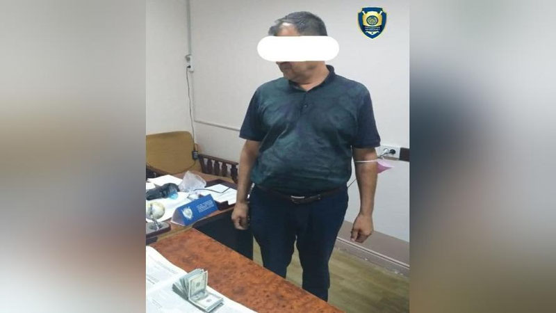 'Buxoroda 4000 dollar evaziga o`qishga kiritib qo`yishni va`da qilgan firibgarlar ushlandi'ning rasmi