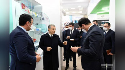 'Шавкат Мирзиёев Нукусдаги инвестиция лойиҳалари ситуацион маркази фаолияти билан танишди (фото)'ning rasmi