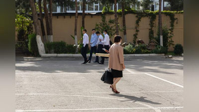 'Namanganda o`qituvchilar maktab direktori o`rinbosarining kreditini to`lashga majburlandi'ning rasmi