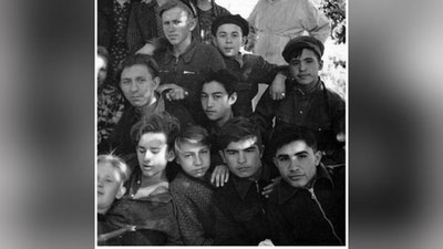 'O`zbekistonning birinchi prezidenti Islom Karimovning yoshligi haqida hikoya qiluvchi suratlar'ning rasmi