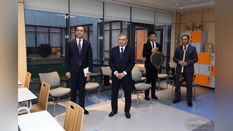 'Шавкат Мирзиёев Хивадаги Президент мактабини бориб кўрди (фото)'ning rasmi