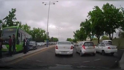 'Yunusobodda yo`lovchi tashuvchi avtobus va "Neksiya-3" rusumli avtomobil to`qnashdi(video)'ning rasmi