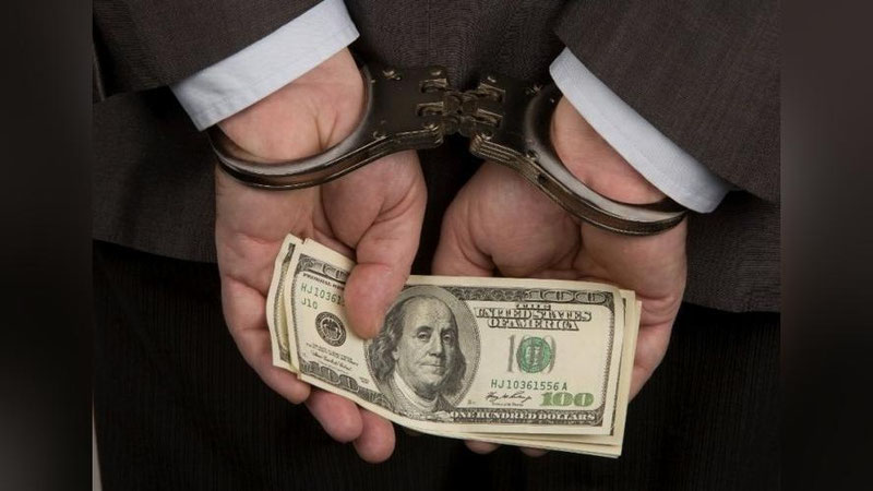 'Institutning “Iqtisod” yo`nalishiga pora evaziga o`qishga kiritib qo`yishni va`da qilgan shaxs ushlandi'ning rasmi