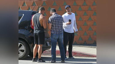 'Брэд Питт Tesla автомобилида ЙТҲга учради (видео)'ning rasmi