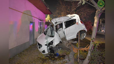 Изрображение 'В Ташкенте "Спарк" разбился об дерево: водитель погиб на месте'