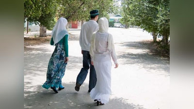 'O`zbekistonda qo`shxotinlikni targ`ib qilganlik uchun ma`muriy javobgarlik ko`zda tutilgan qonun loyihasi deputatlar tomonidan qabul qilindi'ning rasmi