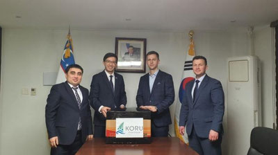 'Janubiy Koreya kompaniyasi COVID-19ni aniqlash uchun 500 ta ekspress-test to`plamini O`zbekiston elchixonasiga taqdim etdi'ning rasmi