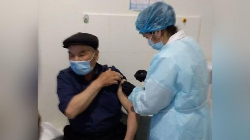 'O`Zbekistonda koronavirusga qarshi emlanganlar soni 300 ming nafardan oshdi'ning rasmi