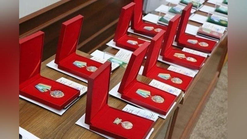 'Fan, ta`lim, sog`liqni saqlash, sport, adabiyot, san`at, madaniyat va OAV xodimlarining bir guruhi mustaqillik munosabati bilan taqdirlandi'ning rasmi