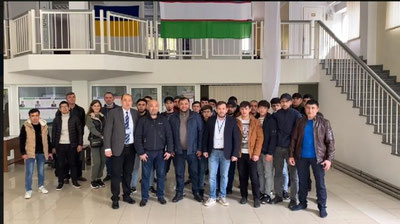 'Ukrainada muddatidan oldin ovoz berish jarayoni boshlandi'ning rasmi