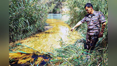 Изрображение 'В Самаркандской области предприятие вылило 1 тонну нефти в канал (видео)'