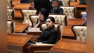 'Senat ayollar va bolalarni zo`ravonlikdan himoya qilish haqidagi qonunni qabul qildi'ning rasmi