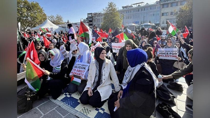 'Ражаб Тойиб Эрдўғаннинг қизи Истанбулда намойишга чиқди'ning rasmi