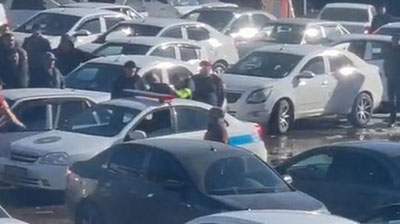 'Toshkent viloyatida YPX inspektori haydovchiga nisbatan elektroshoker ishlatdi (video)'ning rasmi