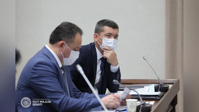 'Senat a`zolari tomonidan yana bir muhim Qonun ma`qullandi'ning rasmi