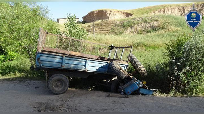 Изрображение 'В Сурхандарье перевернулся трактор: водитель погиб на месте (фото)'