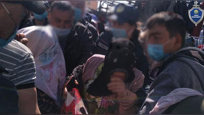 'Namangandagi bozorda 50 yoshli ayol yosh bolali onaga zo`rlik ishlatib, pullarini olib qochib ketayotganida qo`lga olindi'ning rasmi