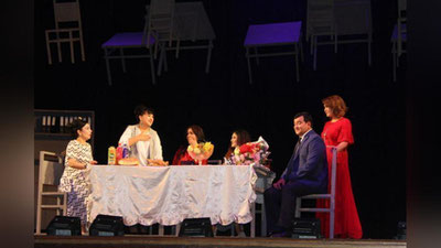 '​“Ayyorgina ayollar yoxud Baxtning bozori bormi?” musiqali komediya premerasi namoyish etildi'ning rasmi