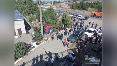 Изрображение 'Около тысячи узбекистанцев, устроивших палаточный лагерь на станции в Ростове, отправят на родину'