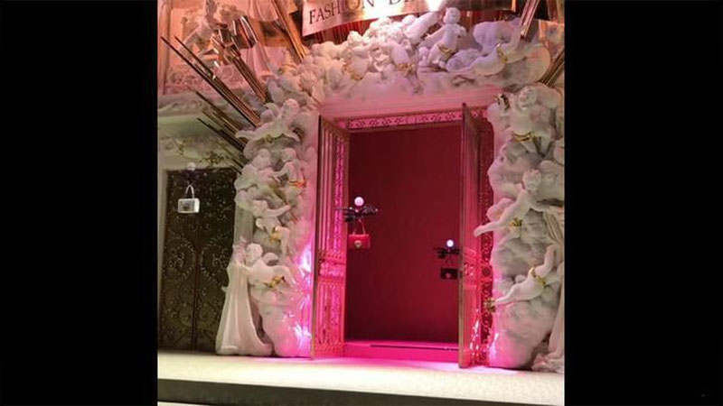 Изрображение 'НА ПОКАЗЕ DOLCE & GABBANA МОДЕЛЕЙ ЗАМЕНИЛИ ДРОНАМИ (ВИДЕО)'