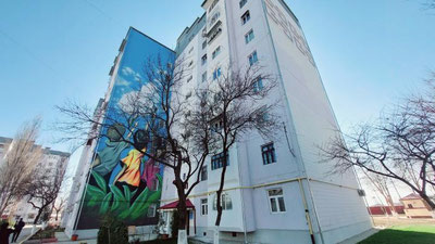 '"Нега ҳаммаёққа шундай қилмайсизлар?" —  Президентга кўп қаватли уйга солинган сурат ёқди'ning rasmi