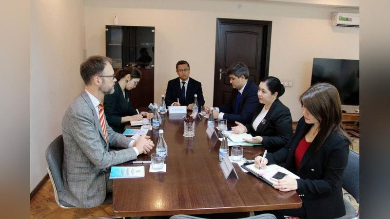 '"Ҳамкорликни ривожлантириш бўйича таклифлар берилди" Омбудсман Швейцариянинг Ўзбекистондаги элчиси билан учрашди'ning rasmi