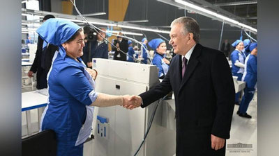 Изрображение 'Президент Узбекистана побывал на текстильном предприятии в Бустанском районе'