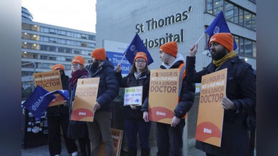 'Angliyada minglab shifokorlar oylik maosh kamligi sabab ish tashlashdi'ning rasmi