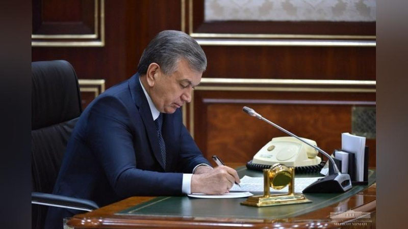 Изрображение 'Президент подписал Указ о награждении группы молодежи медалями «Келажак бунёдкори»'