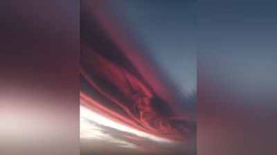 Изрображение 'Необычайно красивые облака замечены на закате в Самаркандской области'