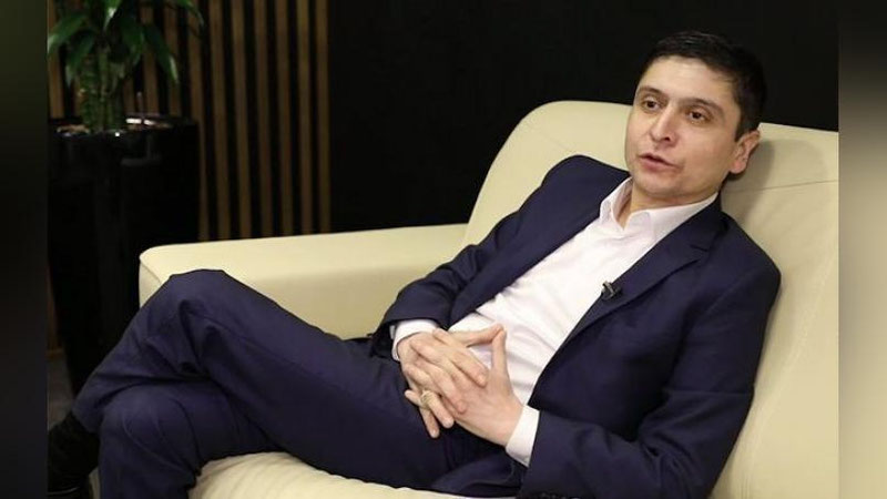 'Зеленскийнинг чортоқлик қиёфадоши кинода Украина президенти образида чиқишга рози бўлди'ning rasmi