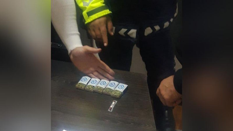 'Спарк автомобили салонидан 5 дона гугурт қутисига солинган “марихуана” топилди'ning rasmi