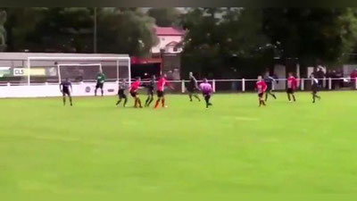 'Angliyalik darvozabon so`nggi daqiqada gol urib o`z jamoasini mag`lubiyatdan saqlab qoldi (Video)'ning rasmi