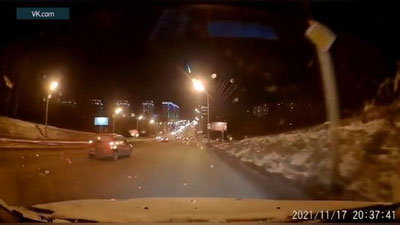 Изрображение 'Неизвестный светящийся объект попал на видео в некоторых городах России (видео)'