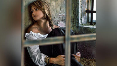 'Қамоқхонадаги қиз ўйлари'ning rasmi