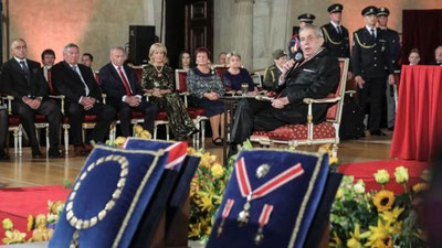 'Chexiya Prezidenti nogironlar aravachasiga mixlanib qoldi. Sababi...'ning rasmi