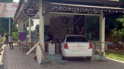 Изрображение 'В Ташкенте автомобиль "Ласетти" въехал в магазин из-за дерзкого маневра "Спарка" (видео)'