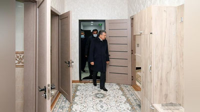 'Shavkat Mirziyoev Qarshidagi ko`p qavatli uylarni borib ko`rdi'ning rasmi