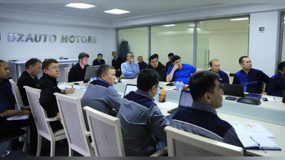 '"UzAuto Motors" раҳбарияти Асакадаги завод ва саноат корхоналарининг бизнес-режалари ижросини комплекс ўрганмоқда'ning rasmi