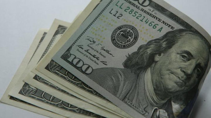 'Dollar kursi 8300 dan oshdi'ning rasmi