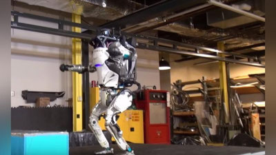 Изрображение 'РОБОТА НАУЧИЛИ ДЕЛАТЬ САЛЬТО (ВИДЕО)'