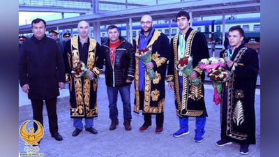 Изрображение 'В ТАШКЕНТЕ ВСТРЕТИЛИ ПРИЗЕРОВ ЧЕМПИОНАТА МИРА ПО ТЯЖЕЛОЙ АТЛЕТИКЕ (ФОТО)'