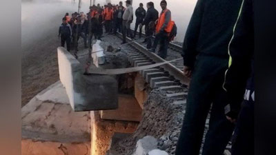 'Жиззахда юк машинаси темирйўл кўпригининг бир қисмини шикастлади'ning rasmi