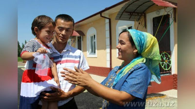 '​АНДИЖОНДА ЭҲТИЁЖМАНД ОИЛАЛАРГА ЯНГИ УЙЛАР ТОПШИРИЛДИ'ning rasmi