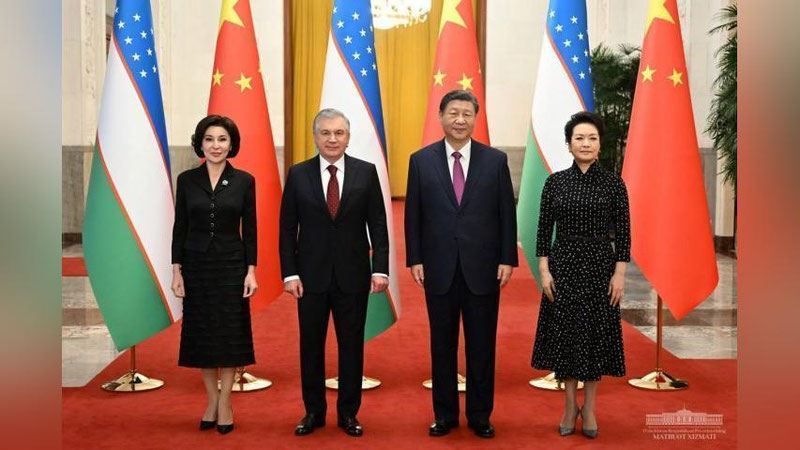 'Pekinda Shavkat Mirziyoevni rasmiy kutib olish marosimi bo`ldi'ning rasmi