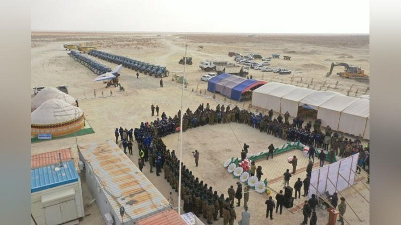 Изрображение 'Начался очередной сезон высадки растений на дне высохшего Аральского моря'