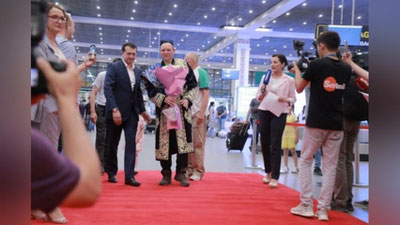 'Everestni zabt etgan o`zbekistonlik Toshkentda kutib olindi'ning rasmi