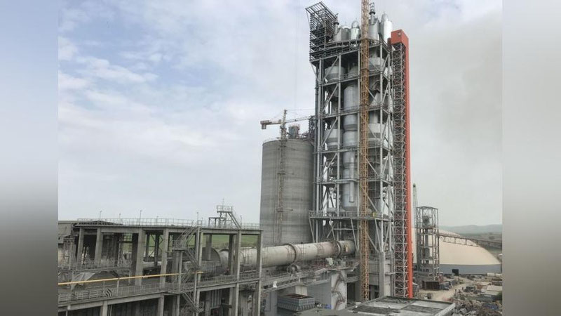 'O`zbekistondagi sement zavodlarida havoga chiqarilayotgan changlarni kamaytirish uchun qurilmalar o`rnatildi'ning rasmi